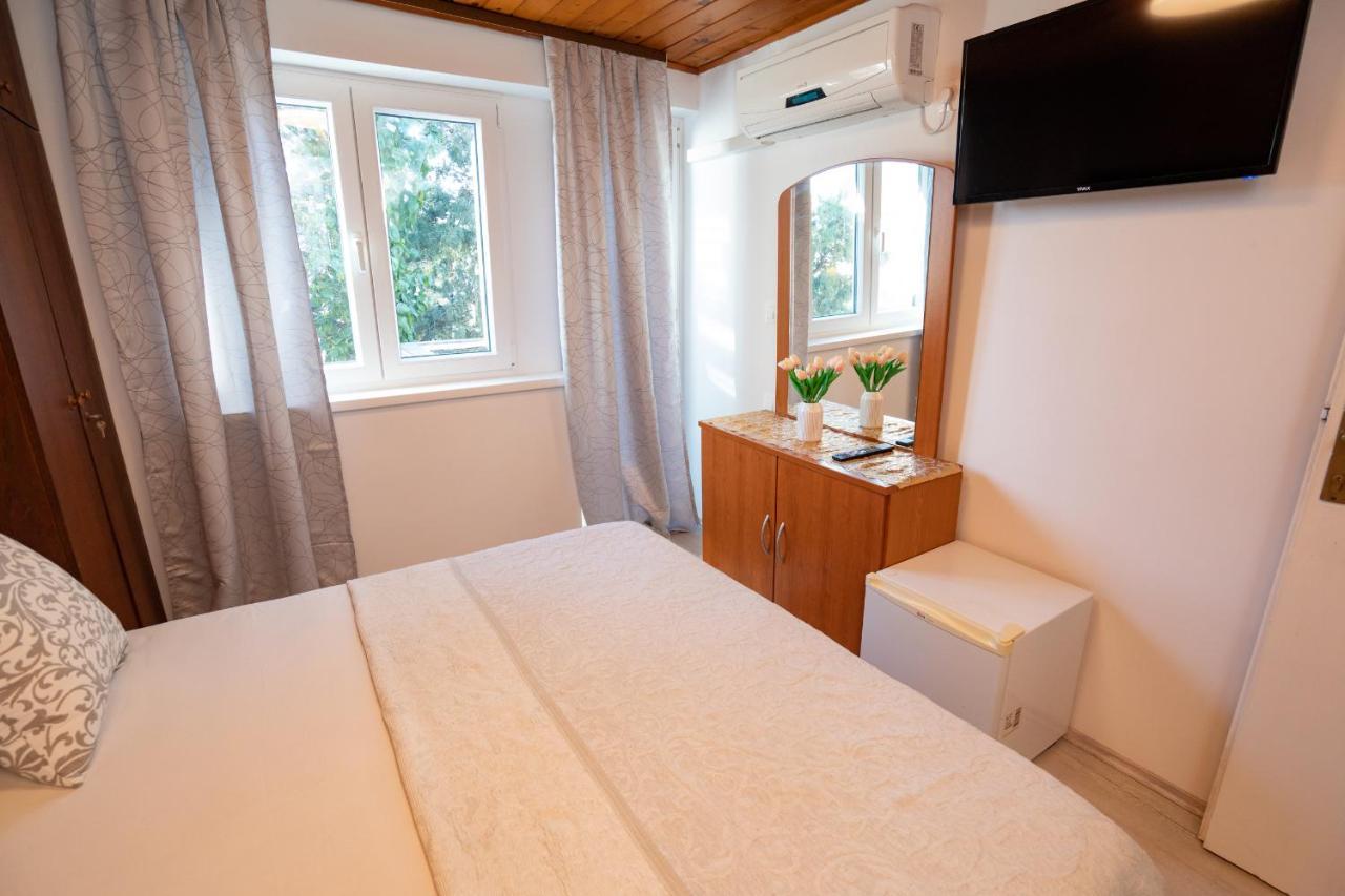 Rooms Magnolia With Pool Novalja Ngoại thất bức ảnh