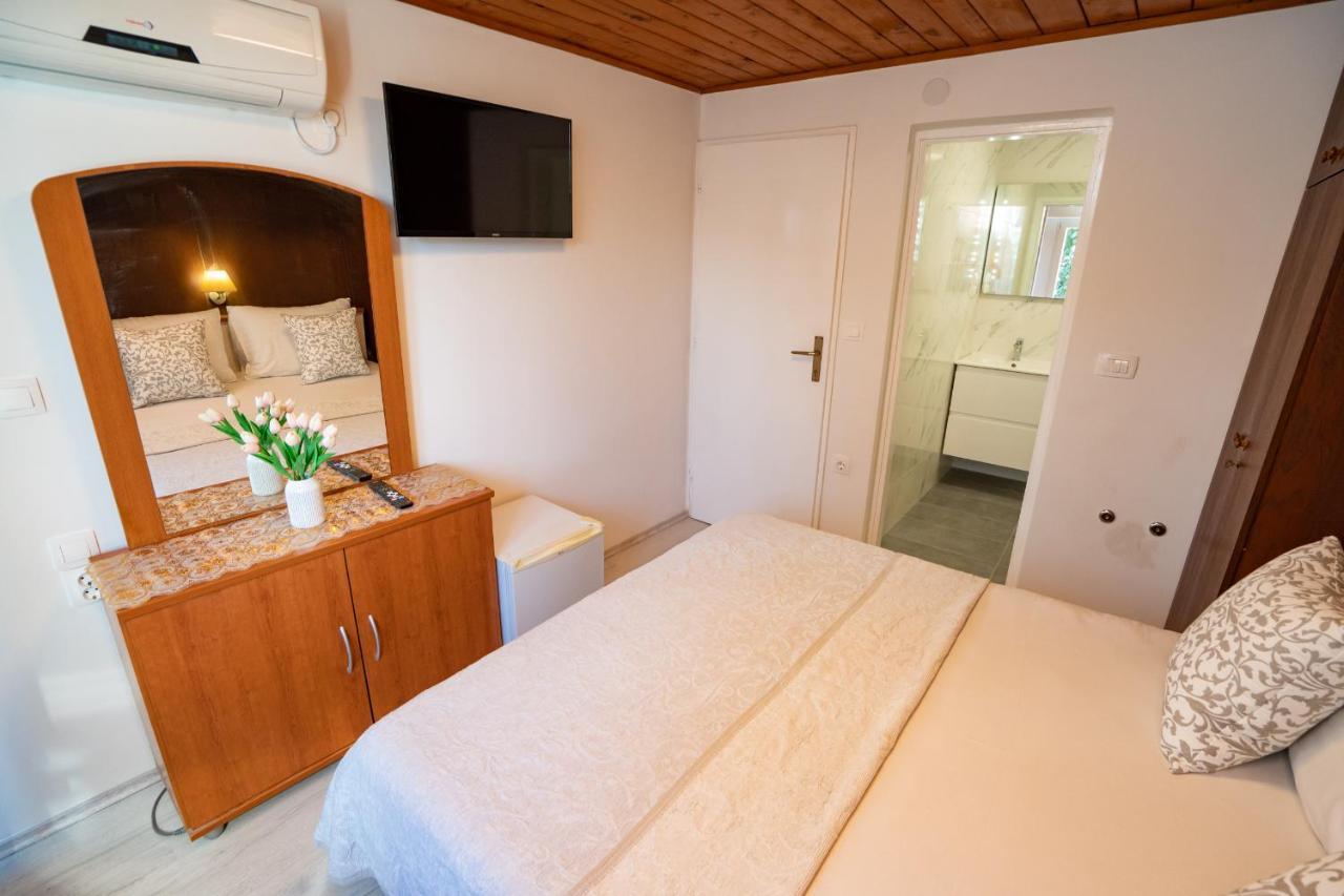 Rooms Magnolia With Pool Novalja Ngoại thất bức ảnh