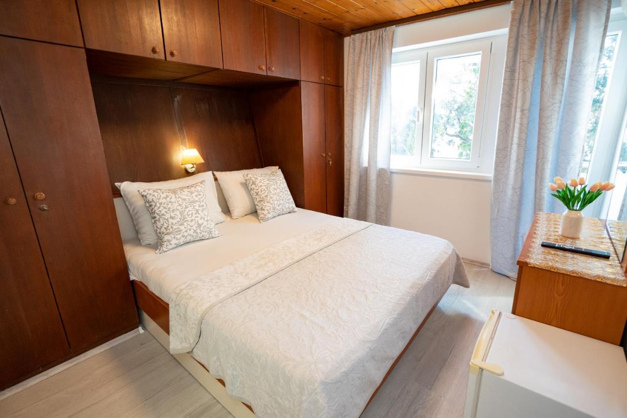 Rooms Magnolia With Pool Novalja Ngoại thất bức ảnh