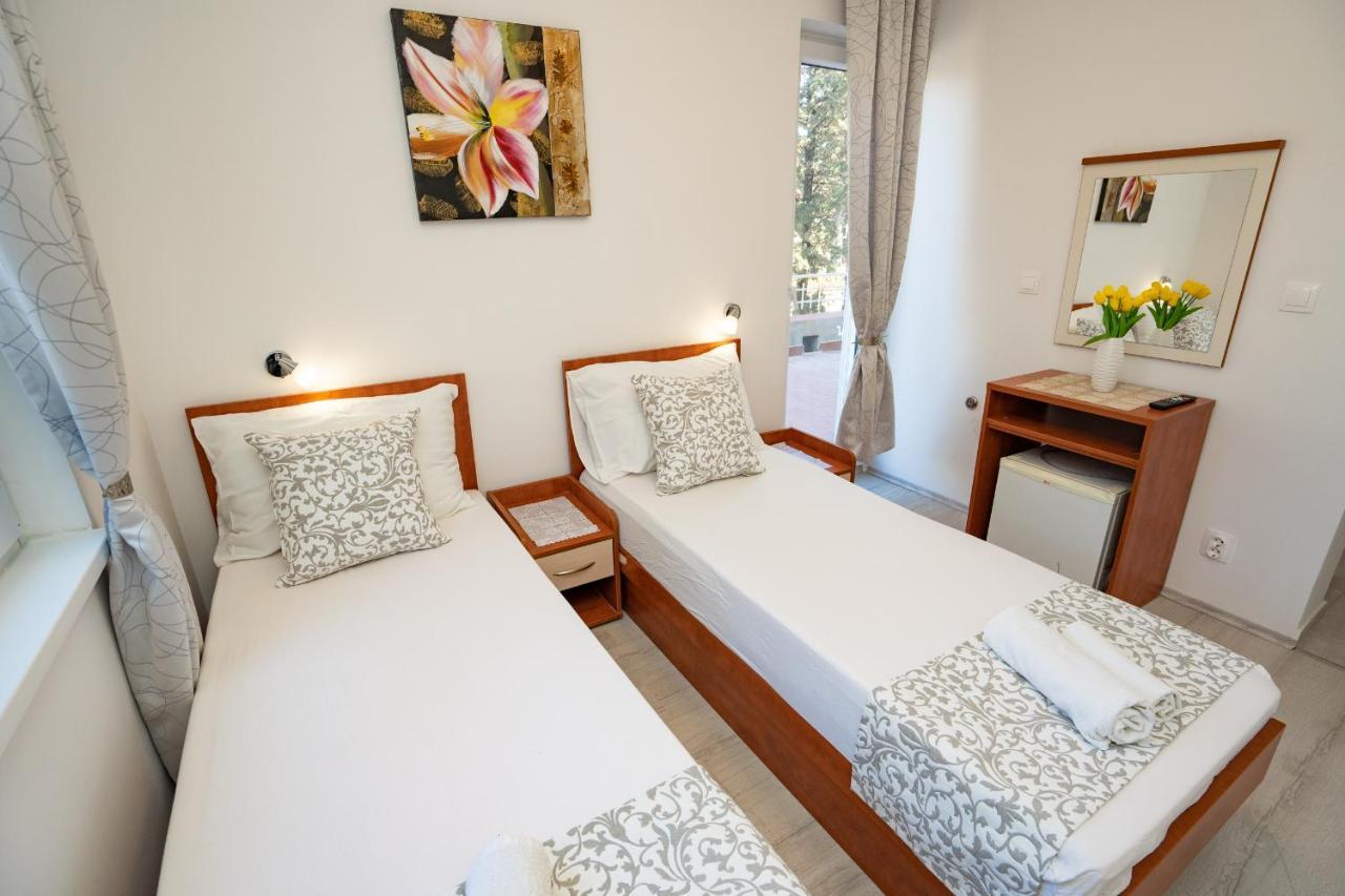Rooms Magnolia With Pool Novalja Ngoại thất bức ảnh