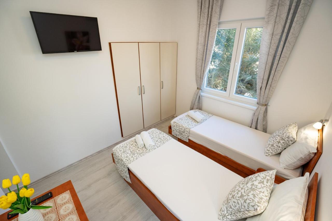 Rooms Magnolia With Pool Novalja Ngoại thất bức ảnh