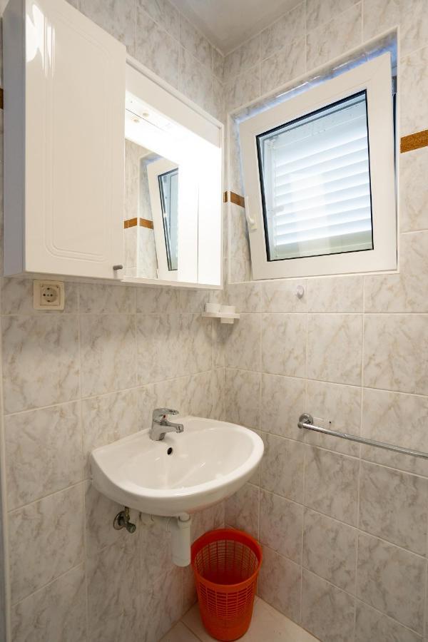 Rooms Magnolia With Pool Novalja Ngoại thất bức ảnh