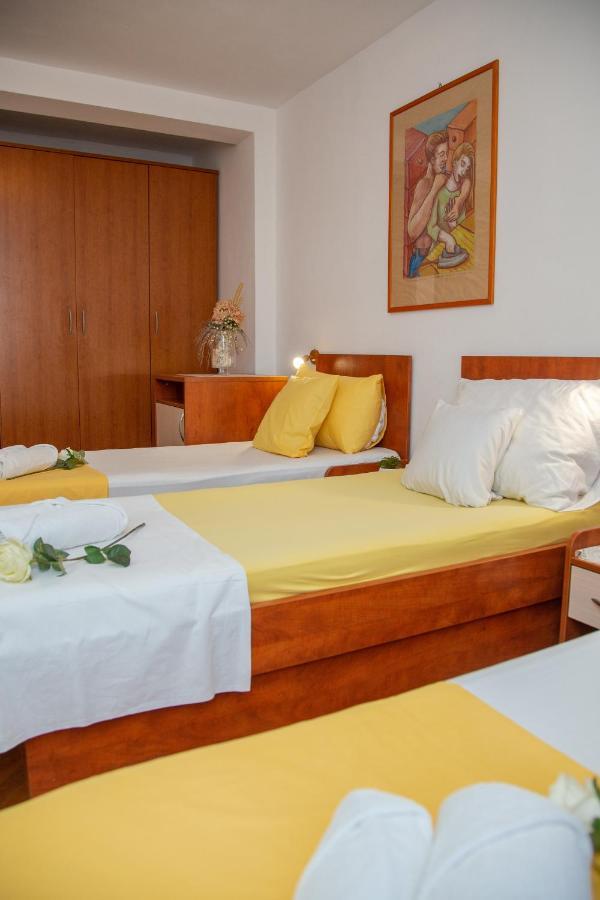 Rooms Magnolia With Pool Novalja Ngoại thất bức ảnh